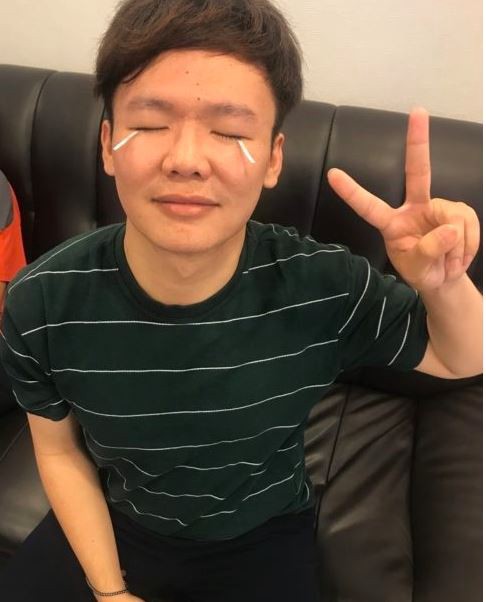 Man sitting down before lasik eye surgery in Korea getting test